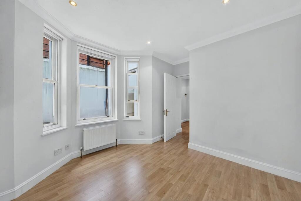 Apartment in London - More