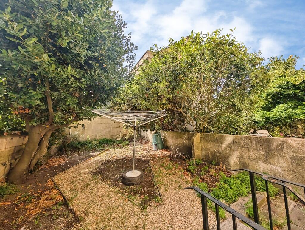 Apartment in Bath, Walcot - More