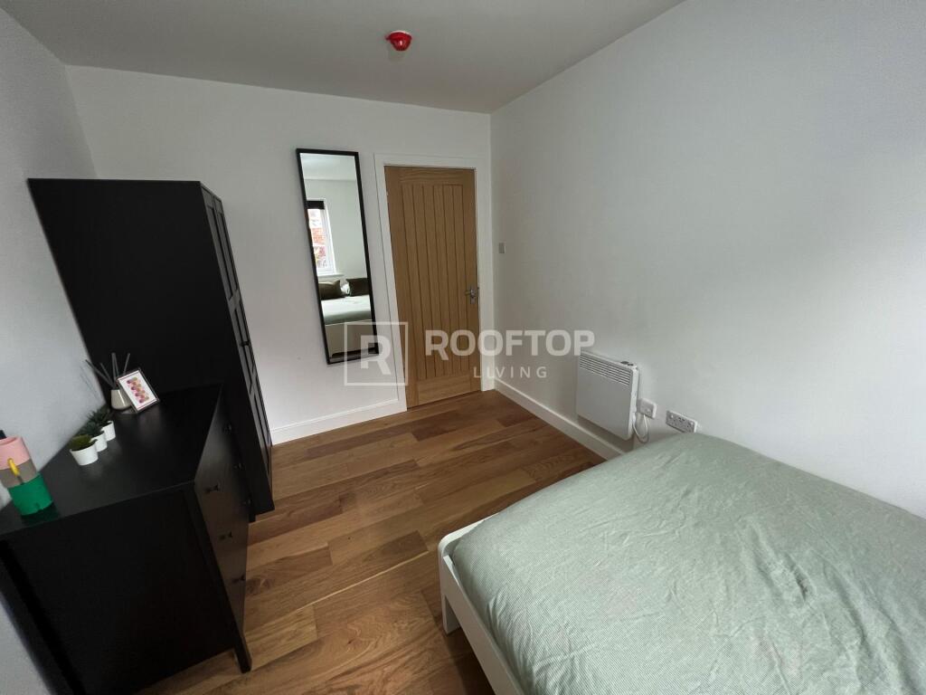House in Leeds, West Yorkshire - View 5