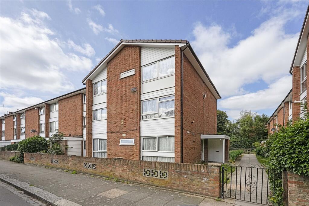 2-bed house on Cromberdale Court, Spencer Road, London, N17, £325,000