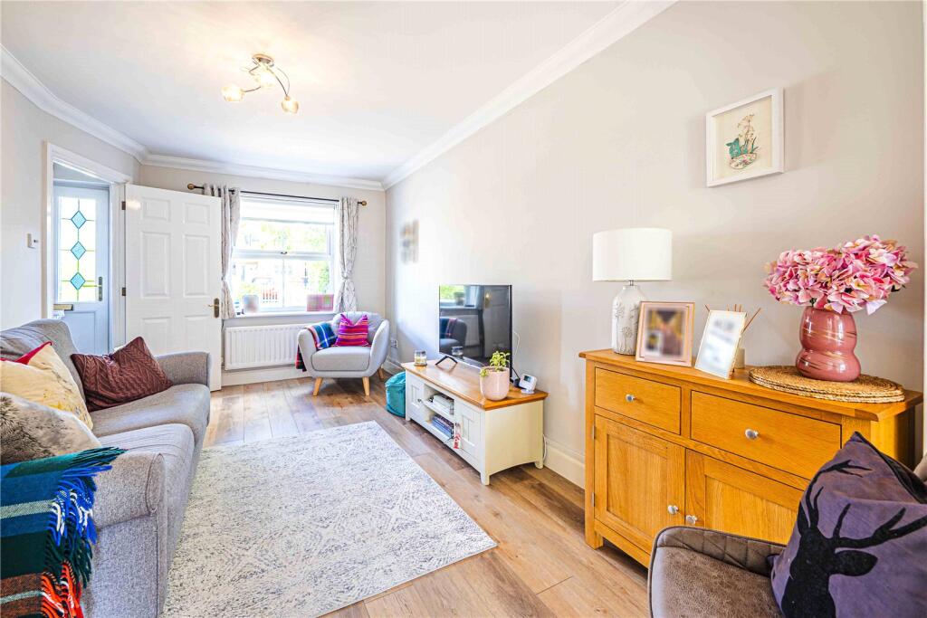 House in Eaton Bray, Central Bedfordshire - View 4