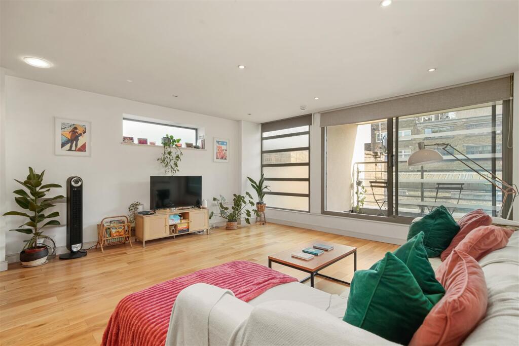 Main image of property: Garden Walk, Shoreditch, EC2A