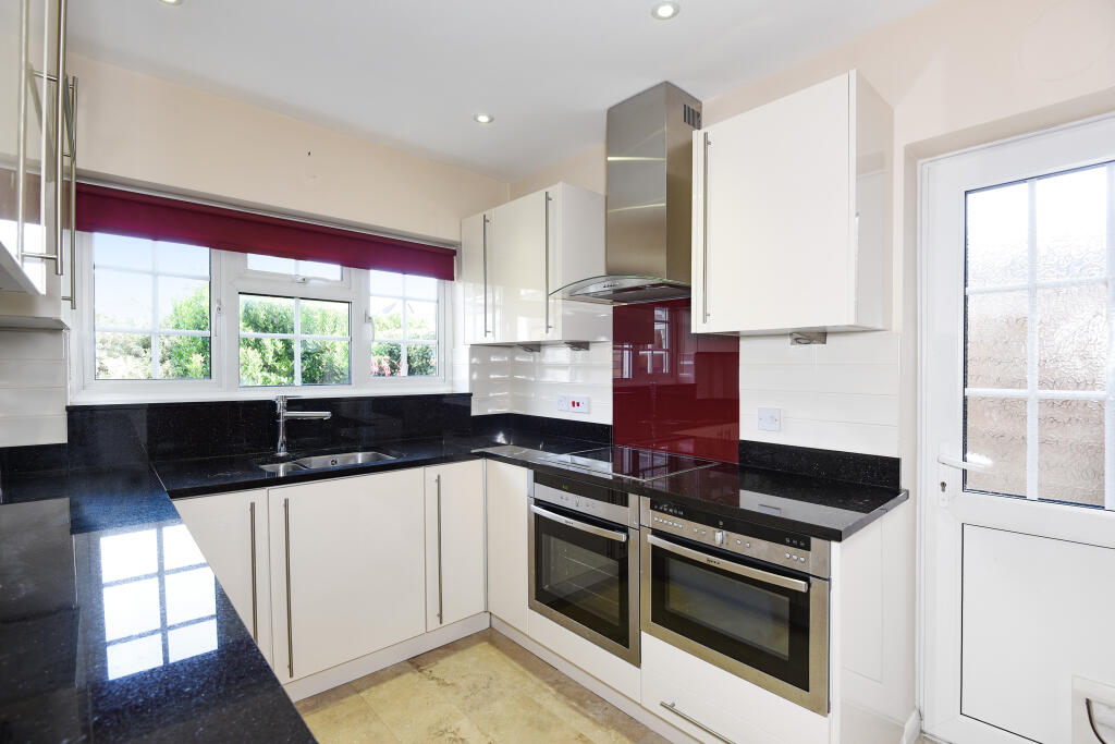 House in Guildford, Woodbridge Hill - View 2