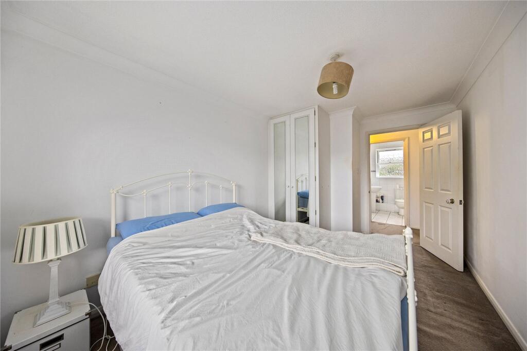 Apartment in Richmond, North Sheen - View 4