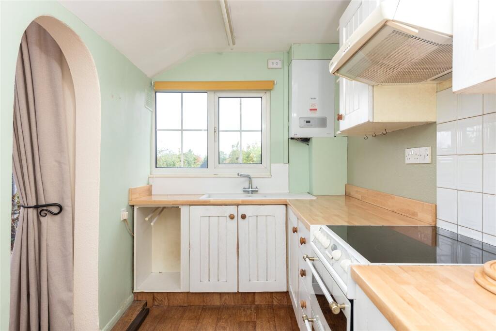 House in Newport Pagnell, Tickford End - View 4