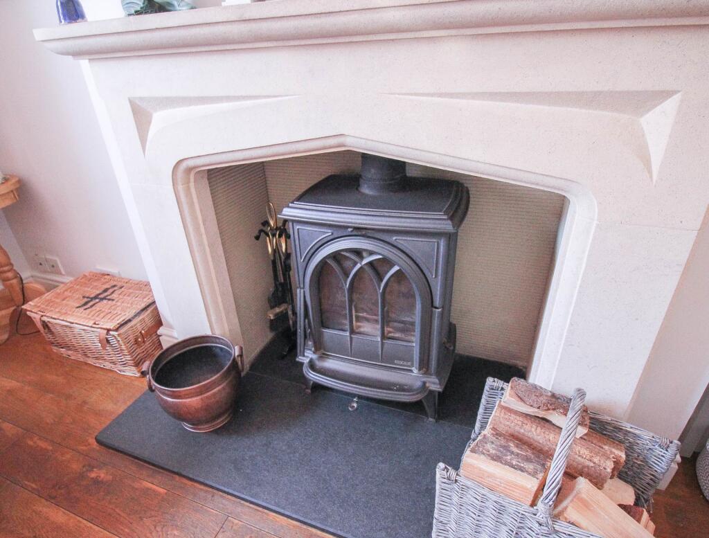 Central Location**Beautiful Walled Garden**Stunningly Presented**Useful Loft Room**En Suite** photo 4