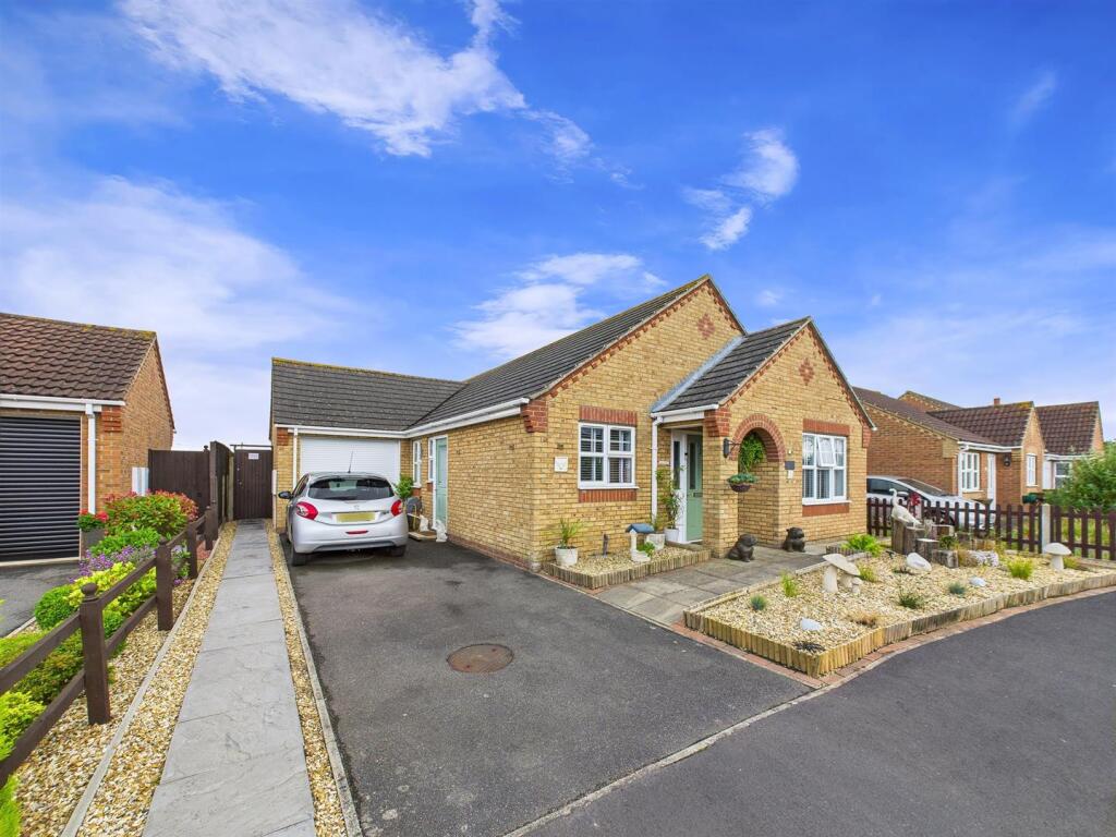3-bed bungalow on Faldos Way, Mablethorpe, £275,000