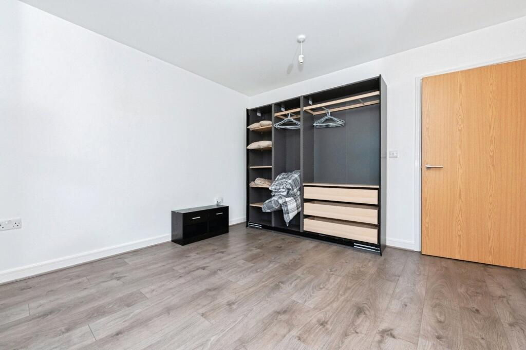 Apartment in Dartford, Stone - View 5