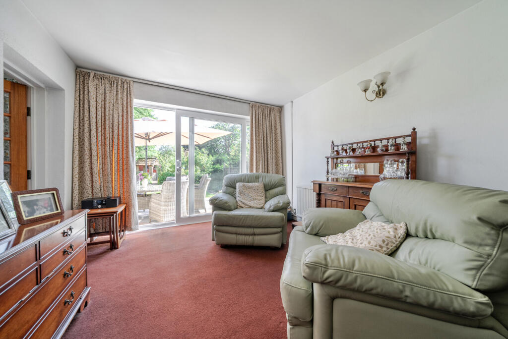 Smithwood Avenue, Cranleigh, GU6 - View 3