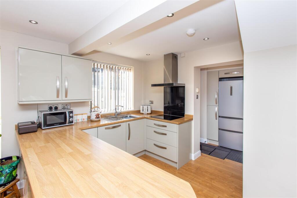 Lynwood Crescent, Woodlesford, Leeds photo 2