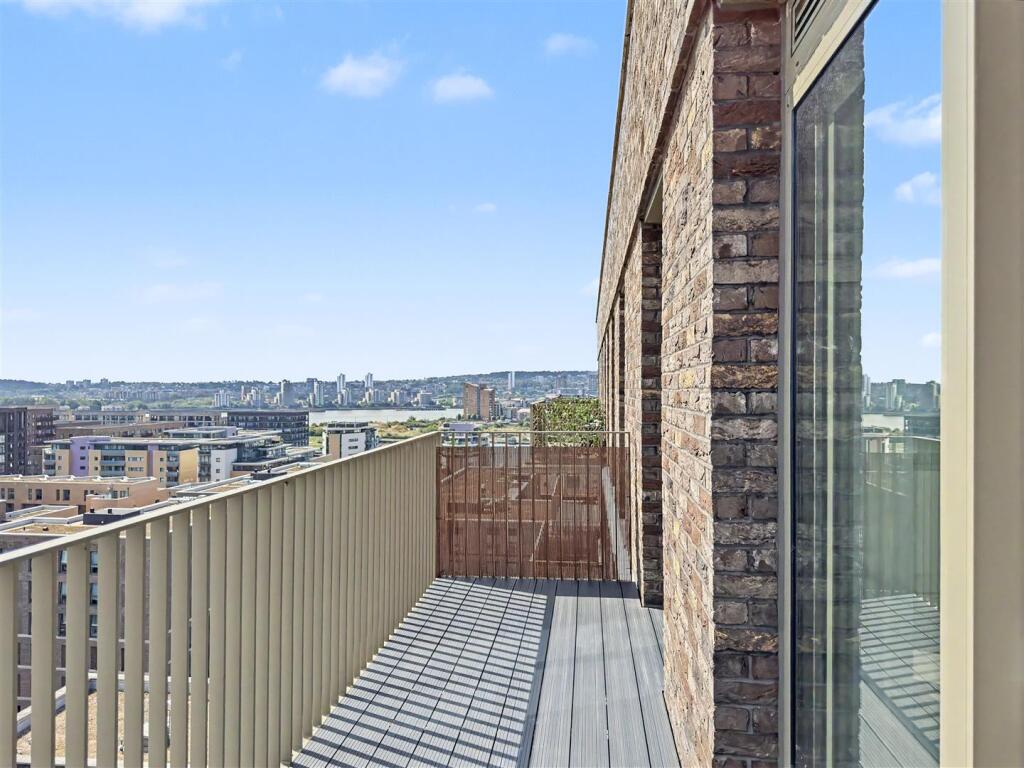 Apartment in London, Gallions Reach - View 4