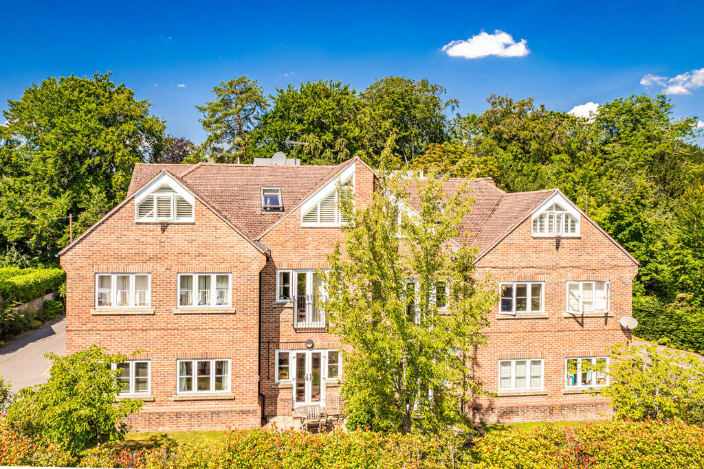 2-bed flat on The Penthouse, Goring on Thames, £400,000