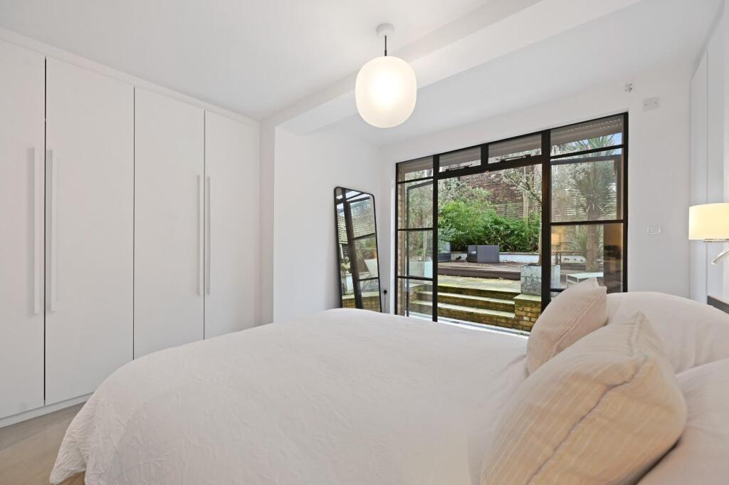 Apartment in London - More