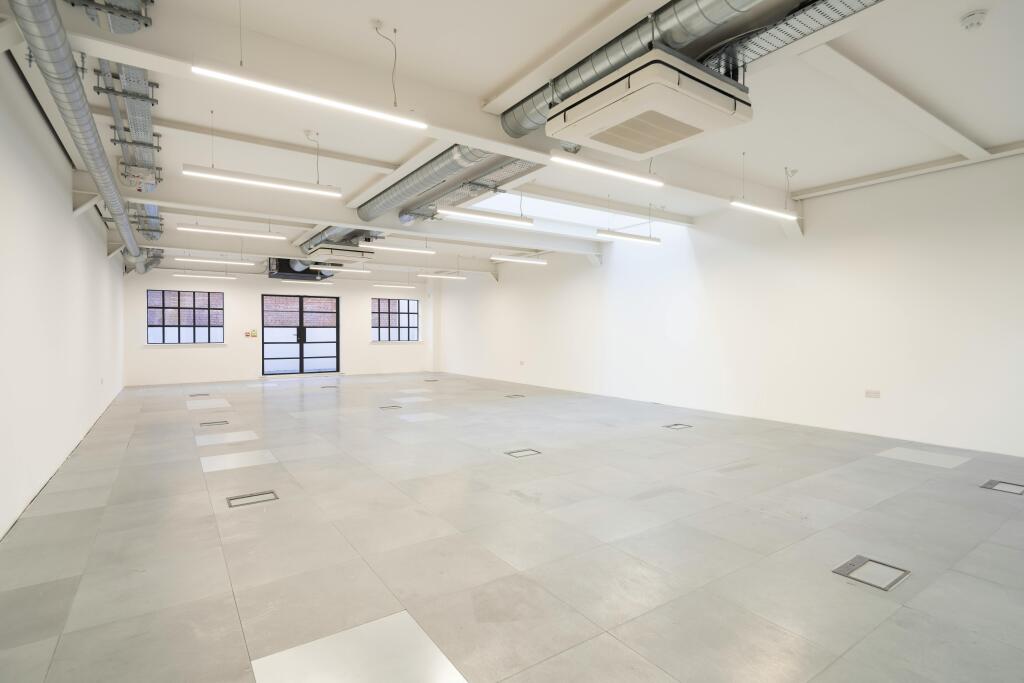 MC3993-9474-HR.jpg