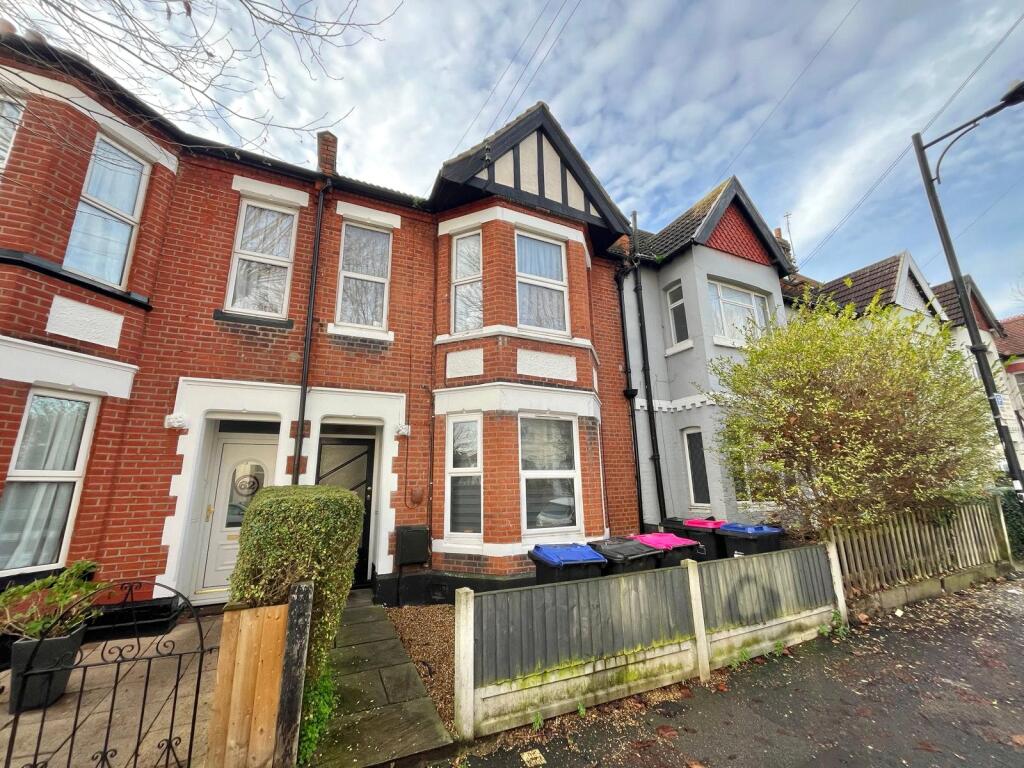 Main image of property: St. Helens Road, Westcliff-on-Sea, Essex, SS0