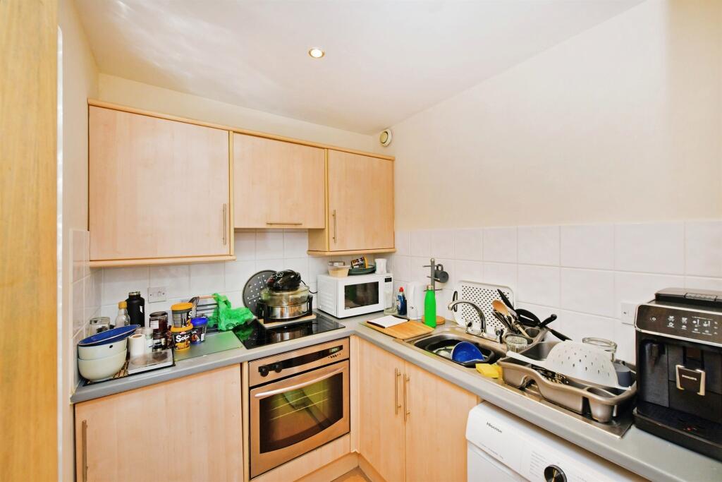 Studio studio on Regent Street, Plymouth, £75,000