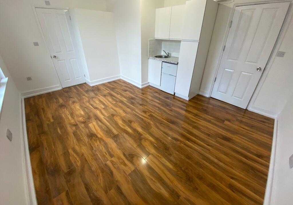 Main image of property: Room 4 Hoe Street E17