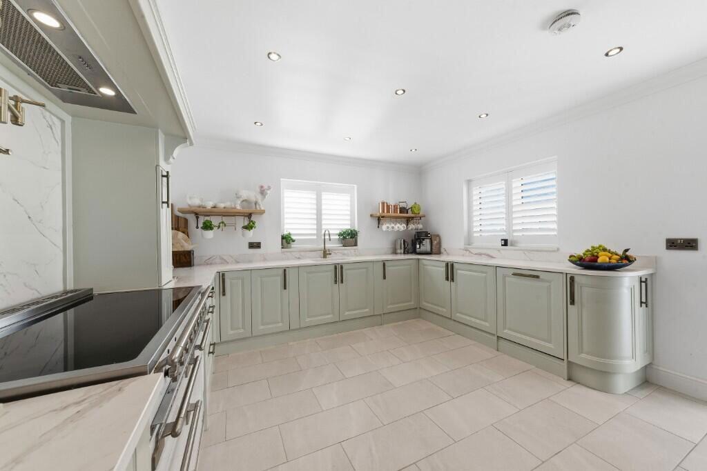 Eastchurch Road, Eastchurch, Sheerness, Kent, ME12 4HW - More