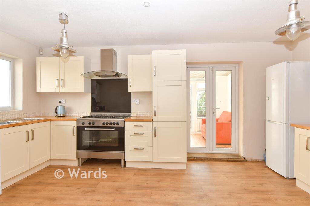 House in Minster-on-Sea, Merryman's Hill - More