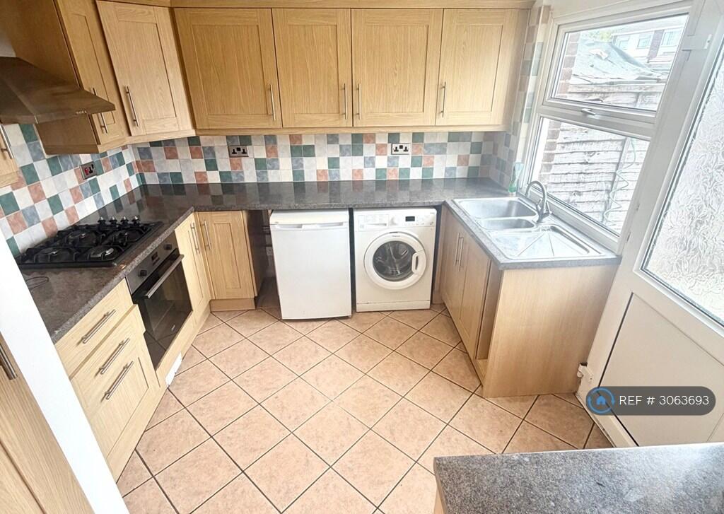 House in Aylesbury, Buckinghamshire - View 4
