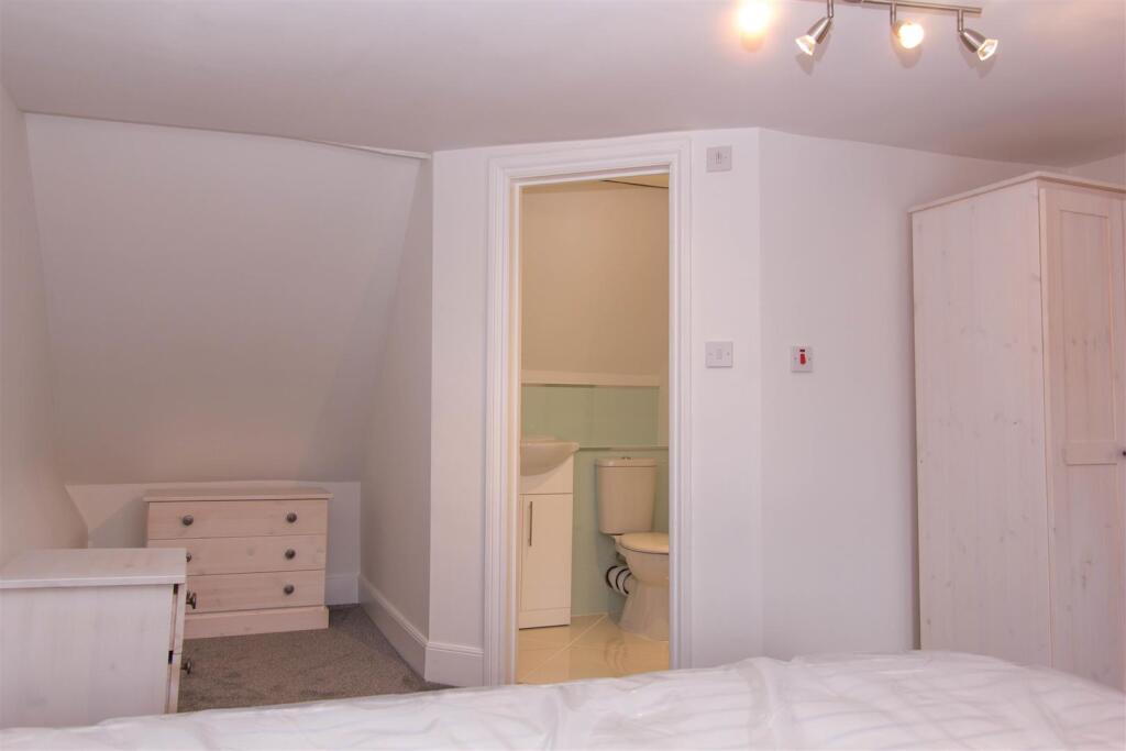 House in Worcester - View 4