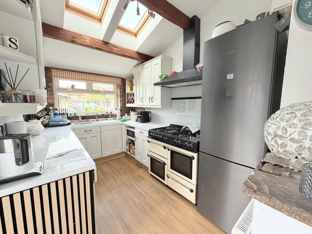 Main image of property: Stockport Road, Hyde, SK14 5RY