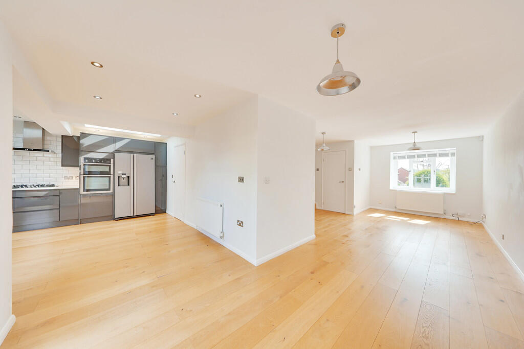 House in Bromley - More