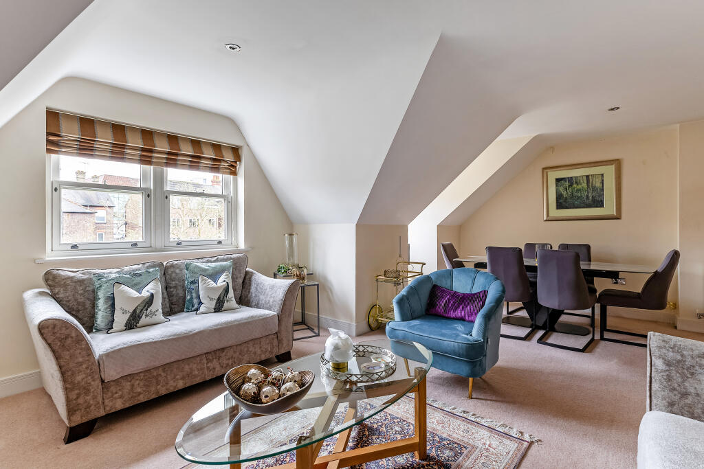 Apartment in Guildford, Surrey - View 3