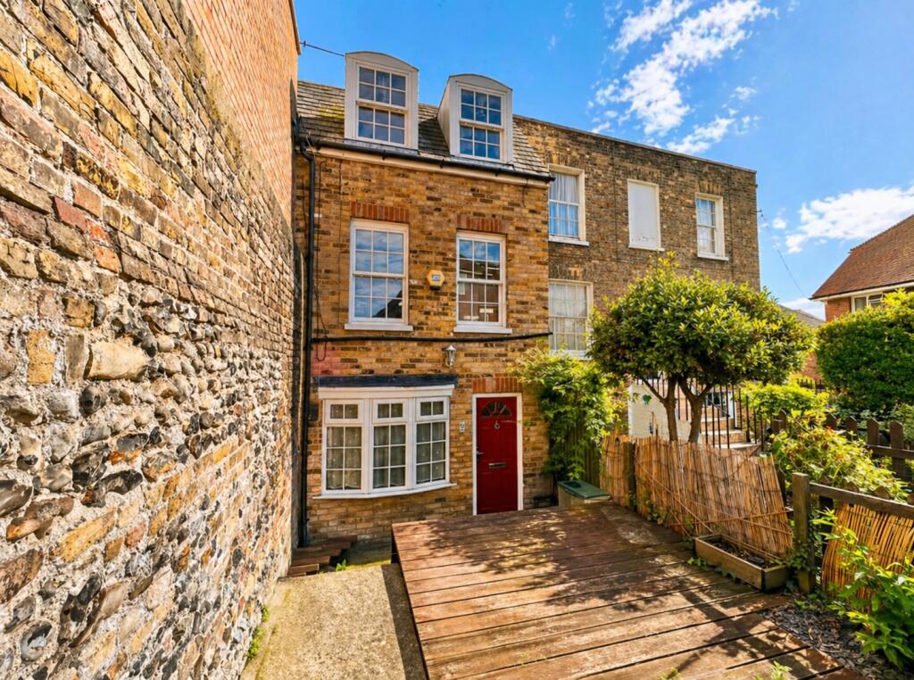 1-bed terraced on Vicarage Place, Margate, Kent, CT9, £185,000
