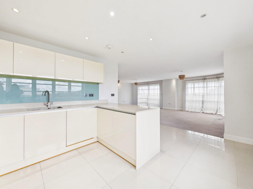 Apartment in Brighton - View 5