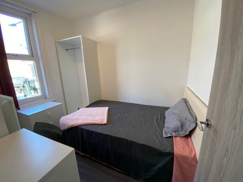 Apartment in Sheffield, Broomfield, Broomhall - More
