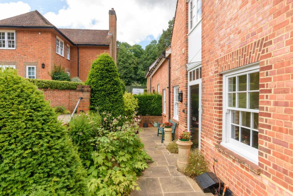 Whiteley Village, Walton On Thames photo 2