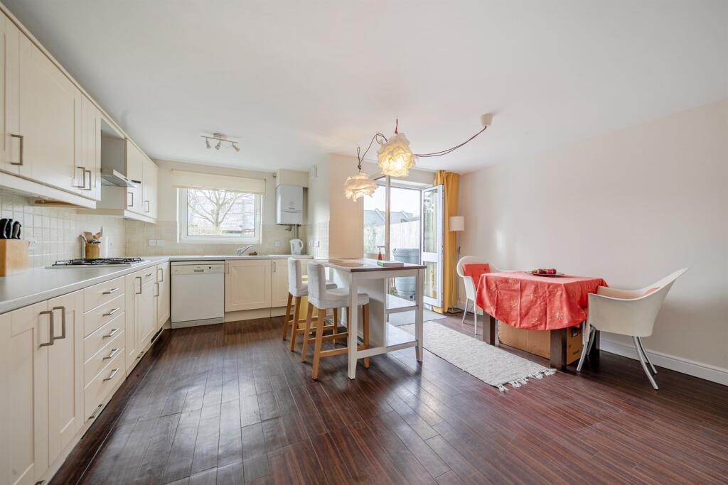 Grimsby Grove, E16 photo 3