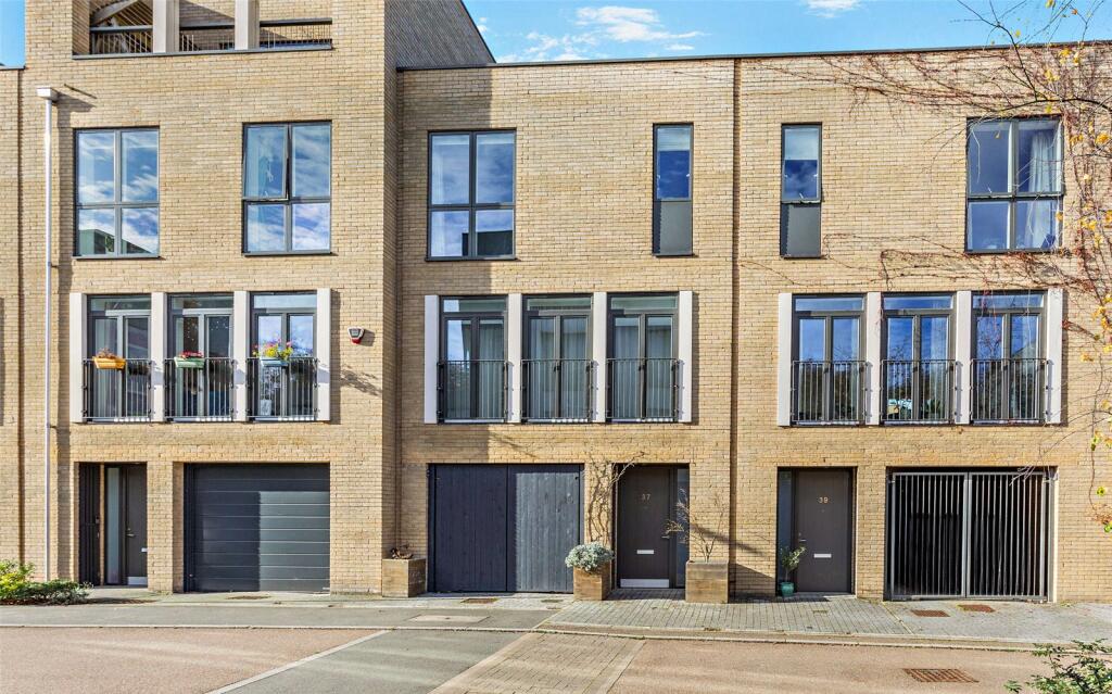 Main image of property: Plantation Avenue, Trumpington, Cambridge, CB2
