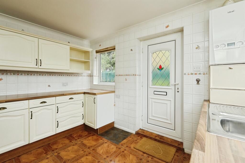 House in Doncaster, Belle Vue, Lakeside - More