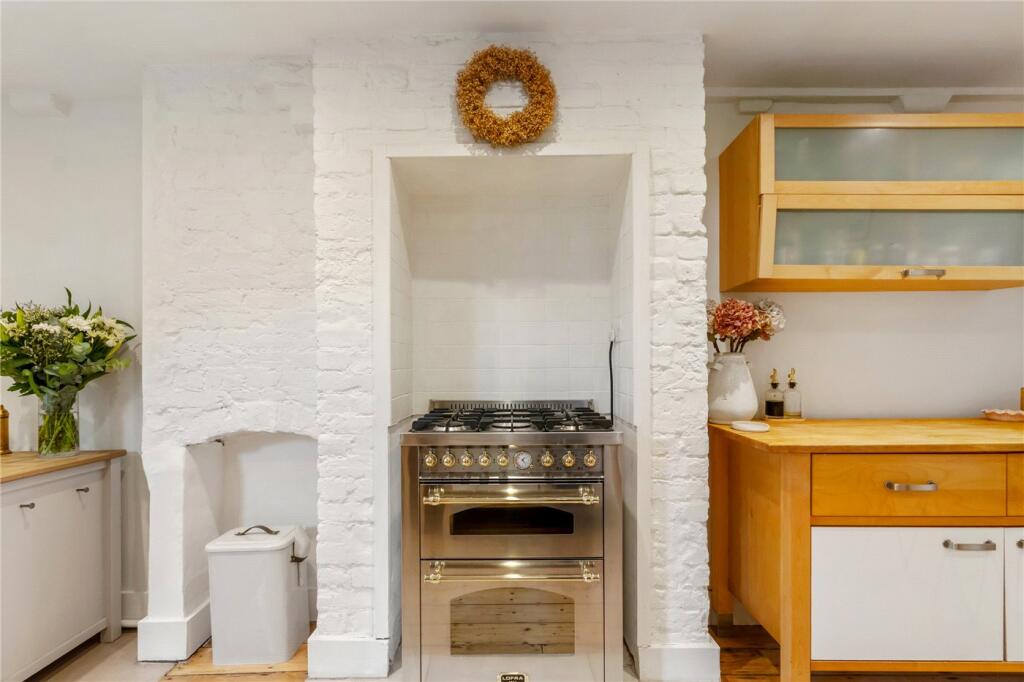 Apartment in London - View 5