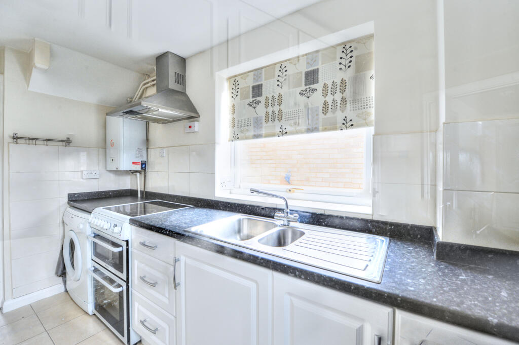 House in Milton Keynes, West Bletchley - View 5