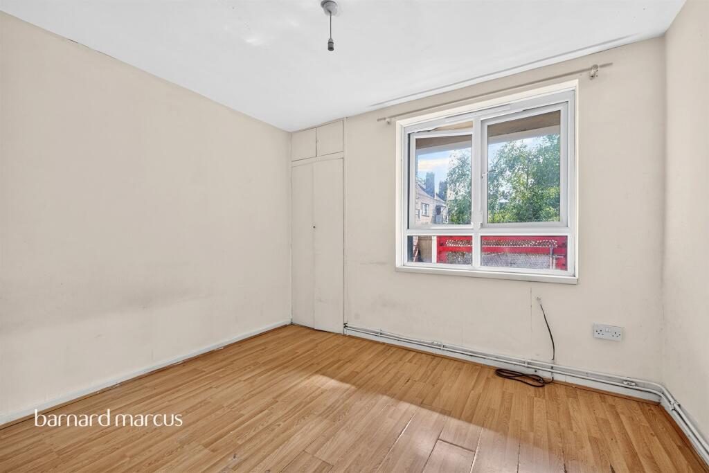 Apartment in London, Bells Gardens Estate, Peckham - More