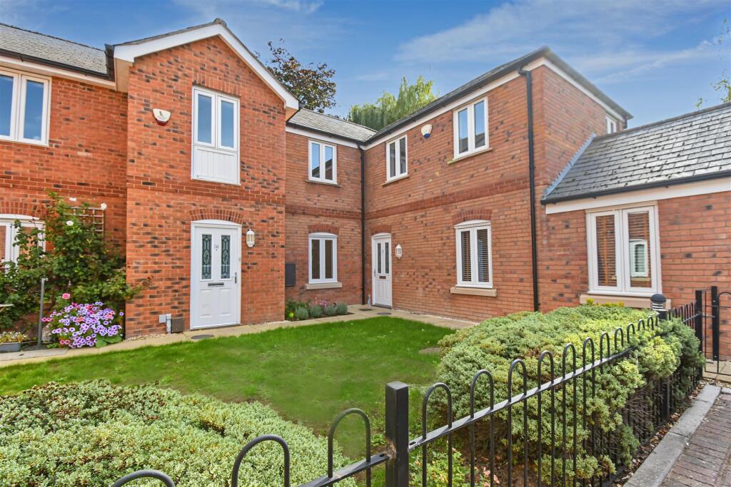 3-bed house on John Cullis Gardens, Leamington Spa, £300,000