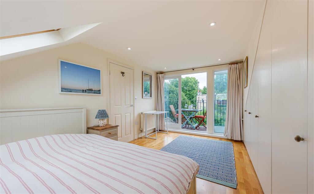 Apartment in London - View 5