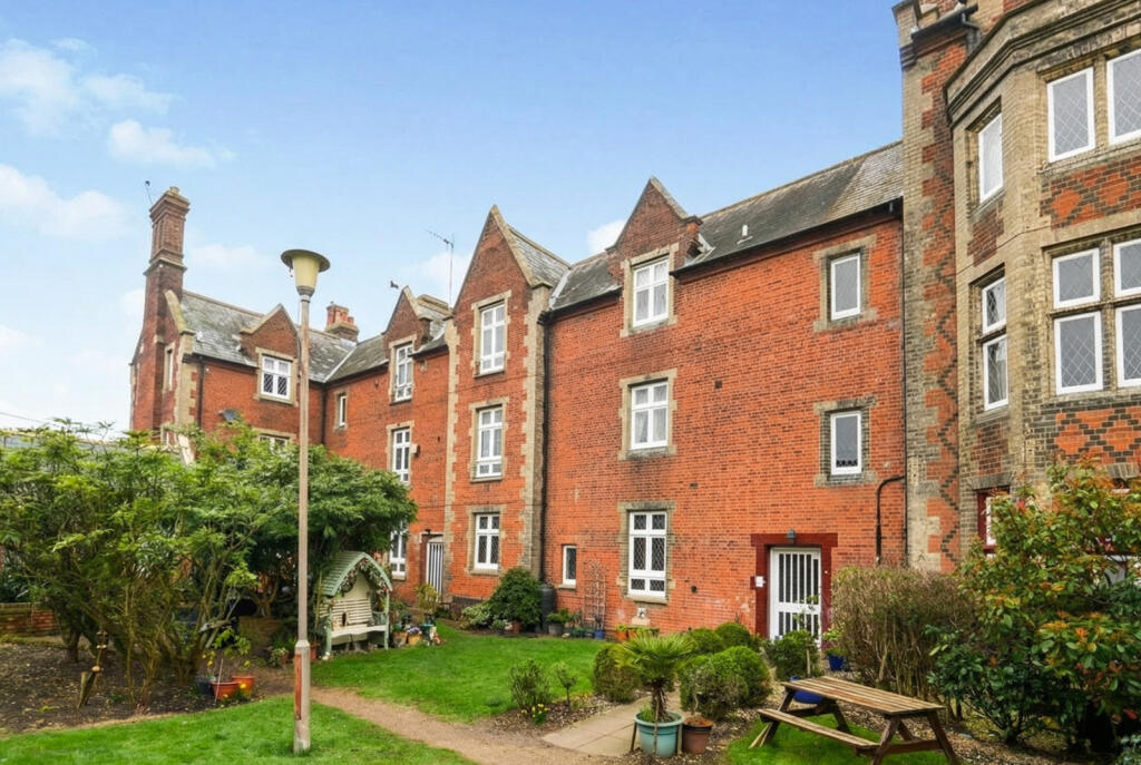 Buckingham Court, The Close, Great Dunmow, Essex, CM6 photo 3