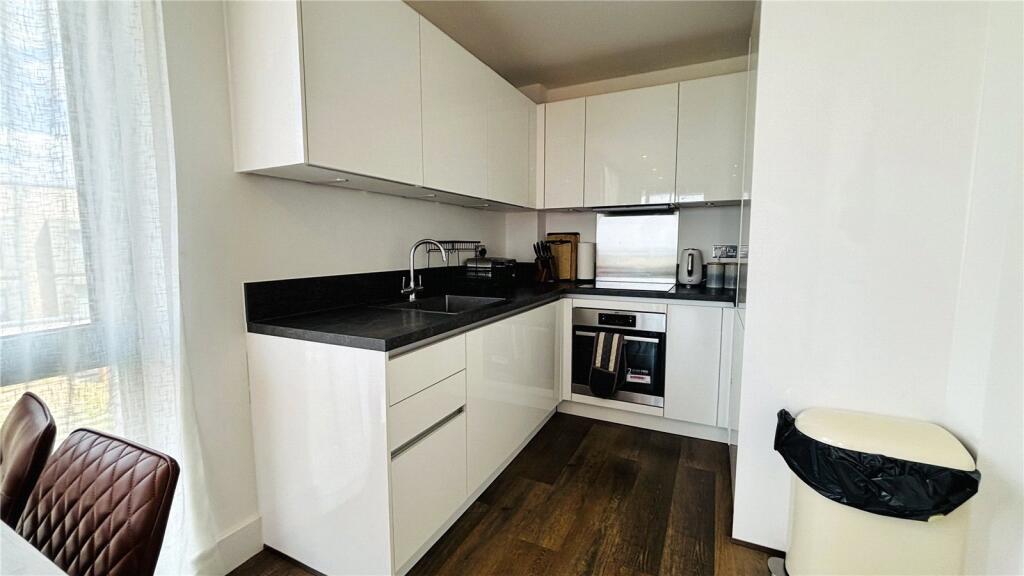 1-bed flat on Mill Mead, Staines-upon-Thames, Surrey, TW18, £84,600