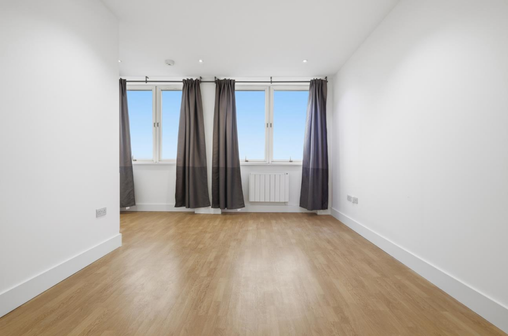 Apartment in Watford - More