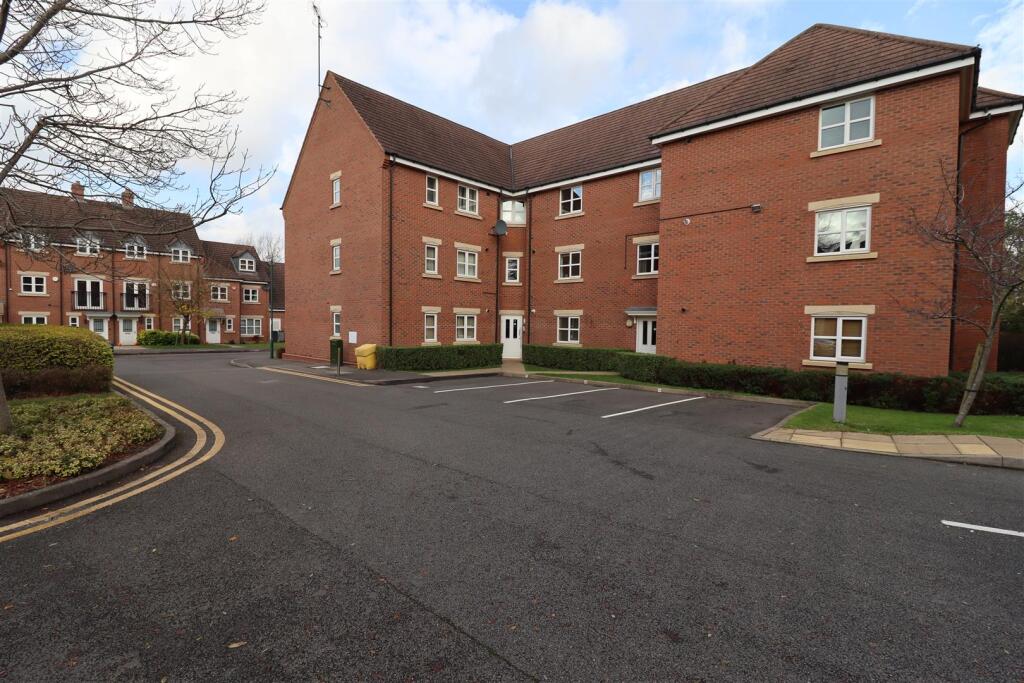 98 Middlewood Close Solihull B91 2TY