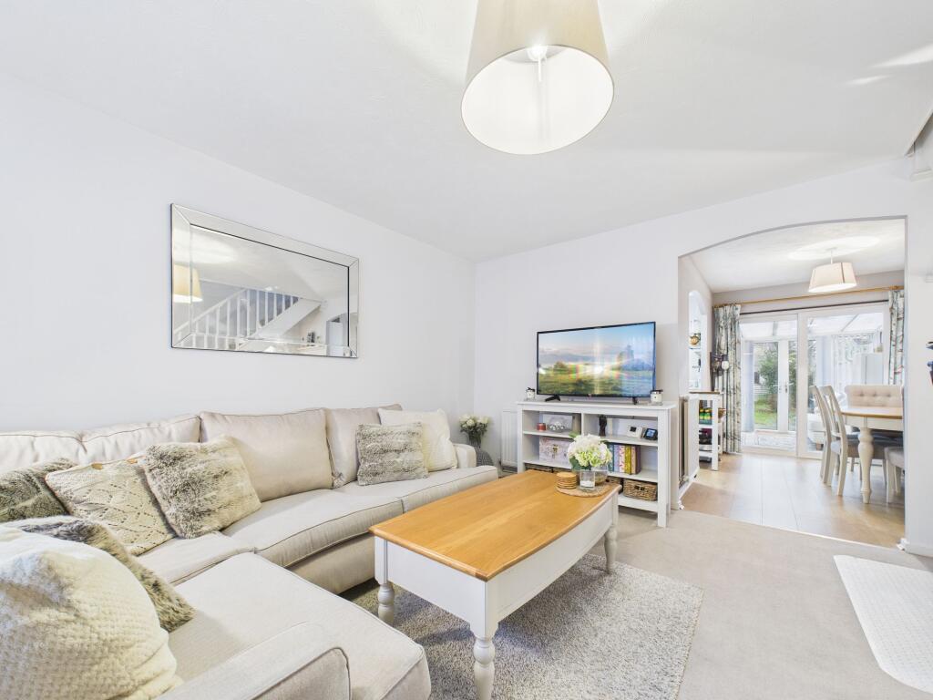Huscarle Way, Tilehurst, RG31 photo 2