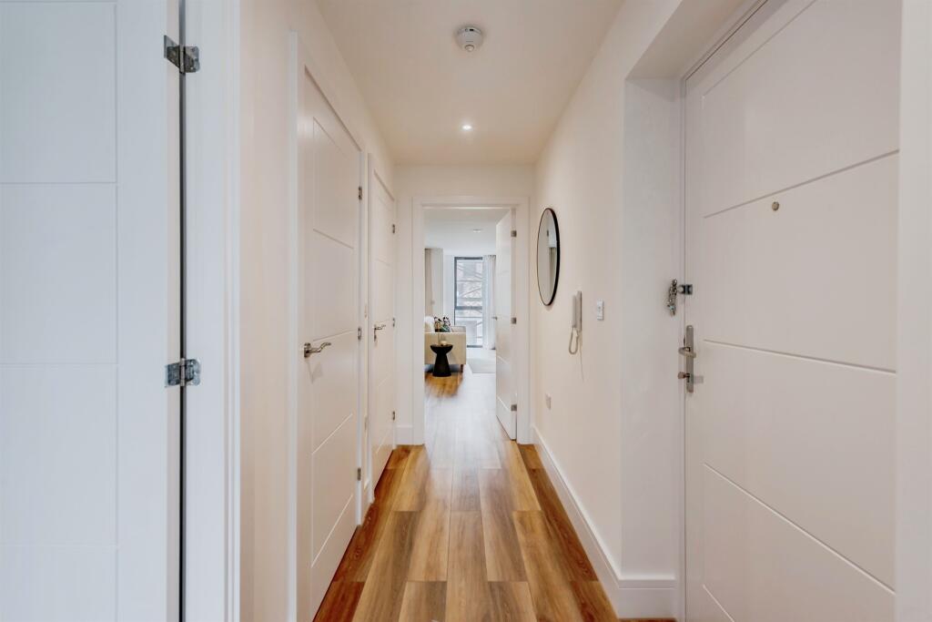 Apartment in Redhill - View 5