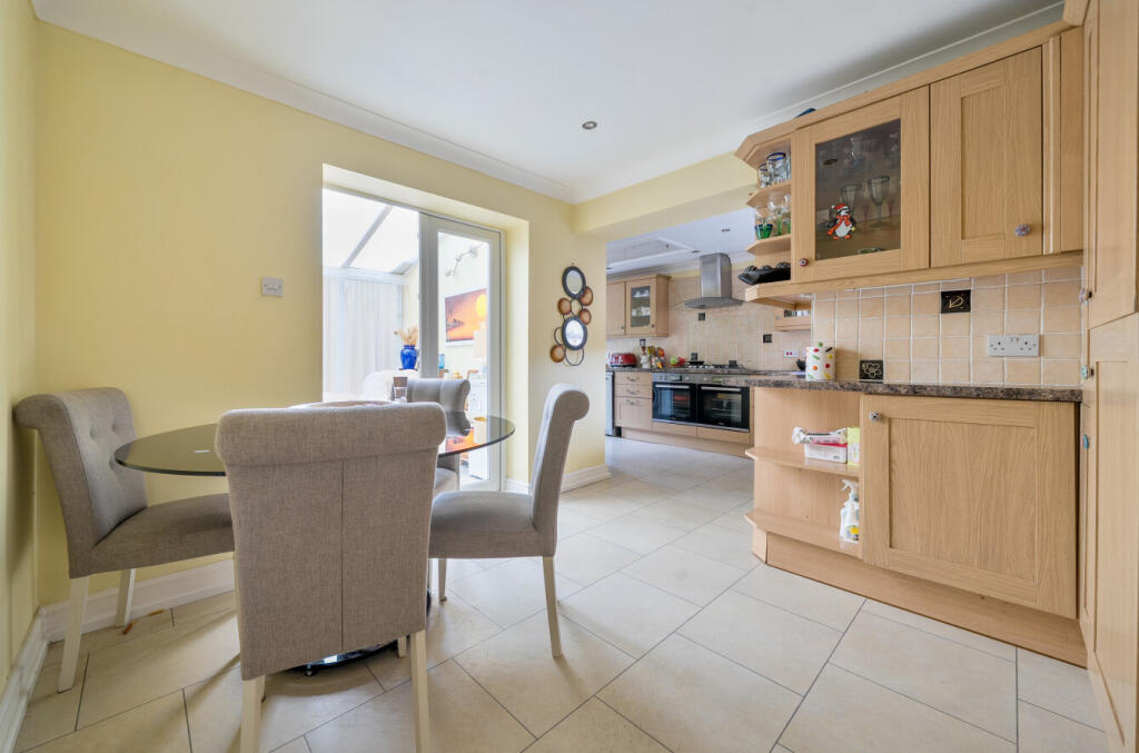 Gardenia Drive, Titchfield Common, Hampshire, PO15 photo 4