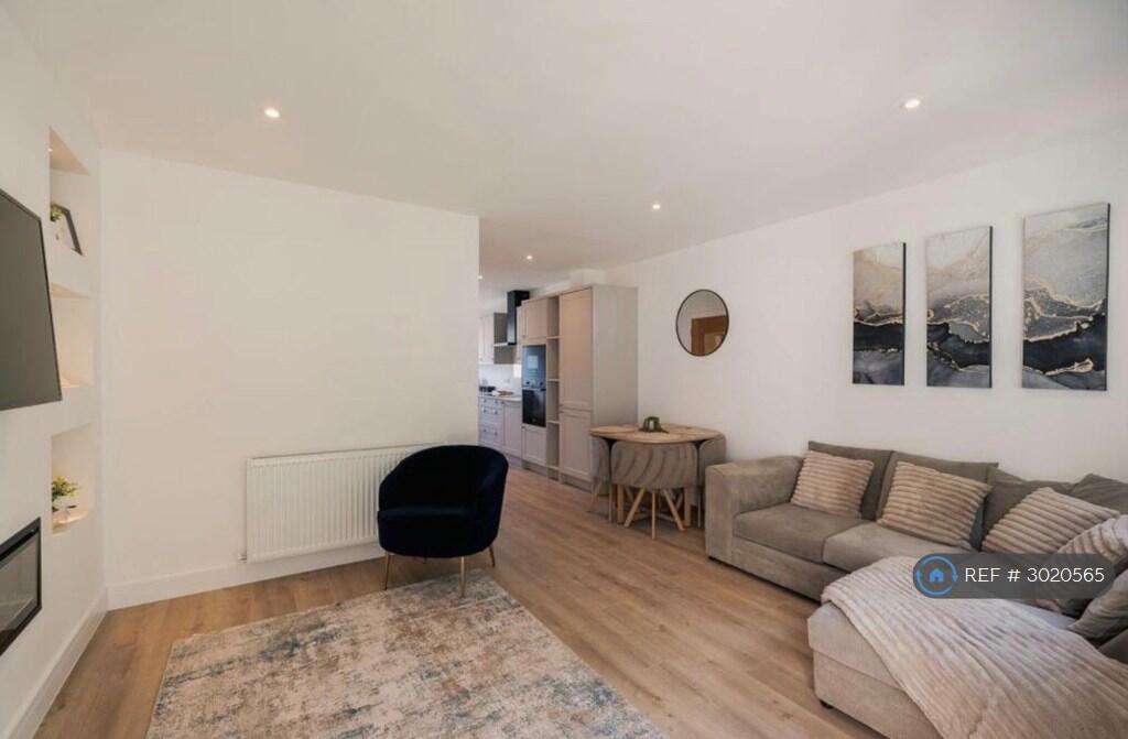 House in Croydon - View 4