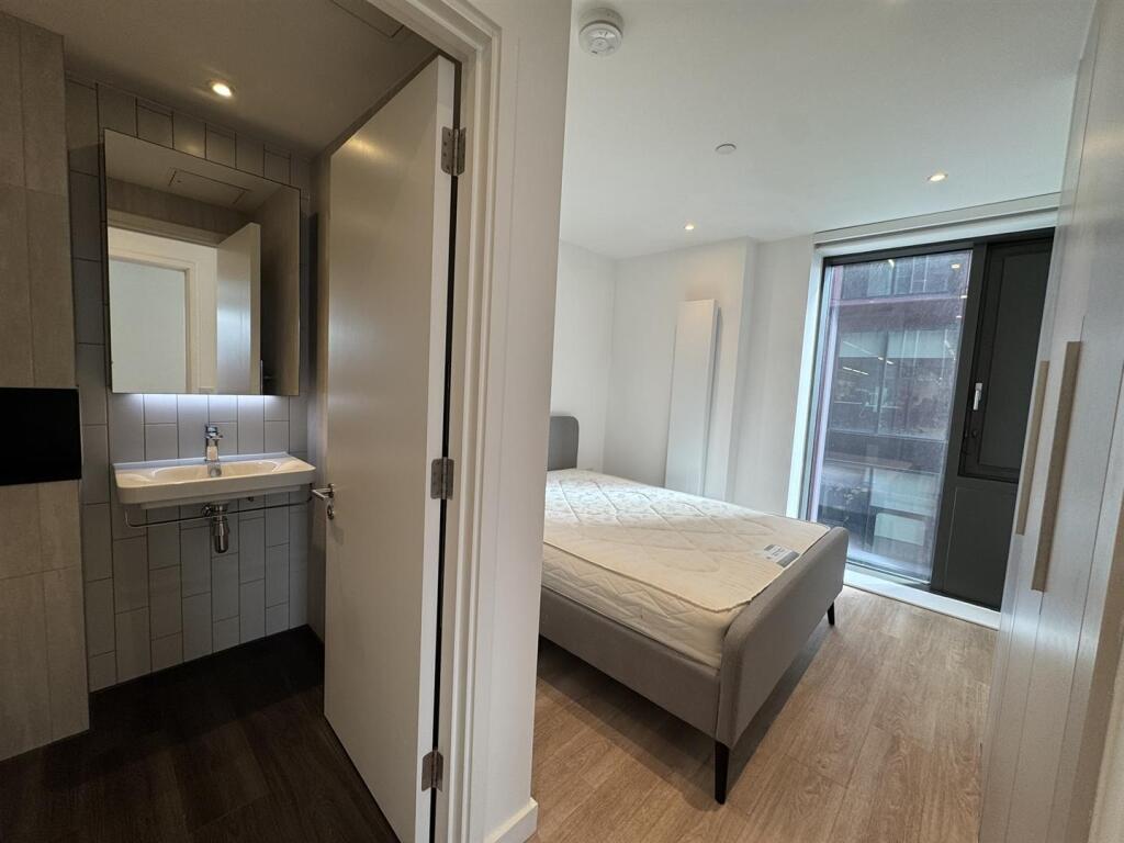 Apartment in Manchester - More