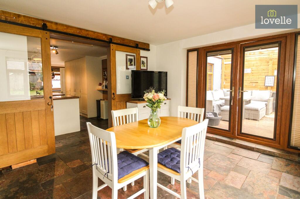 House in East Lindsey, Church End, North Somercotes - More